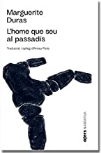 L'home que seu al passadís: 7